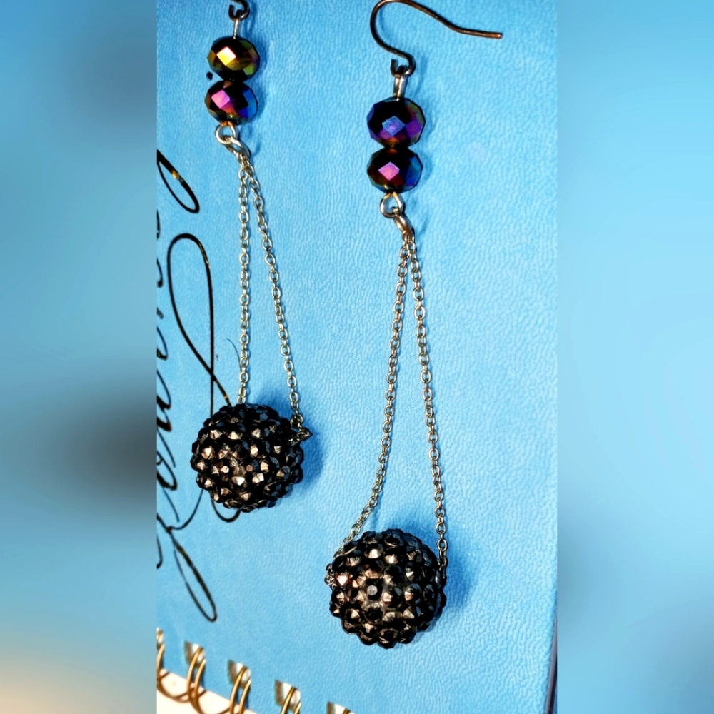 Ladies Fashion Pierced Earrings w/chain swing on Acrylic disco balls